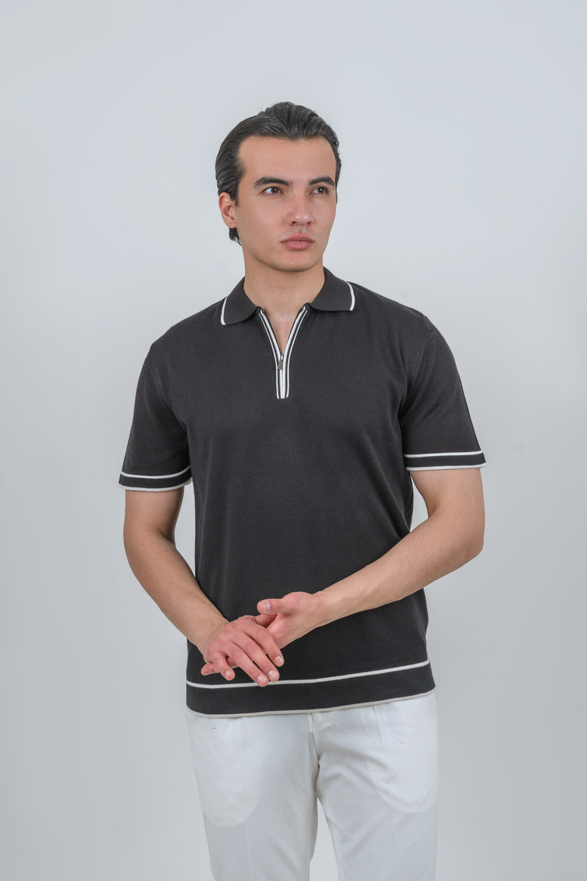 polopshirts-men-black (1) پولوشرت بافت یقه نیم زیپ مشکی 3040 - Image 1